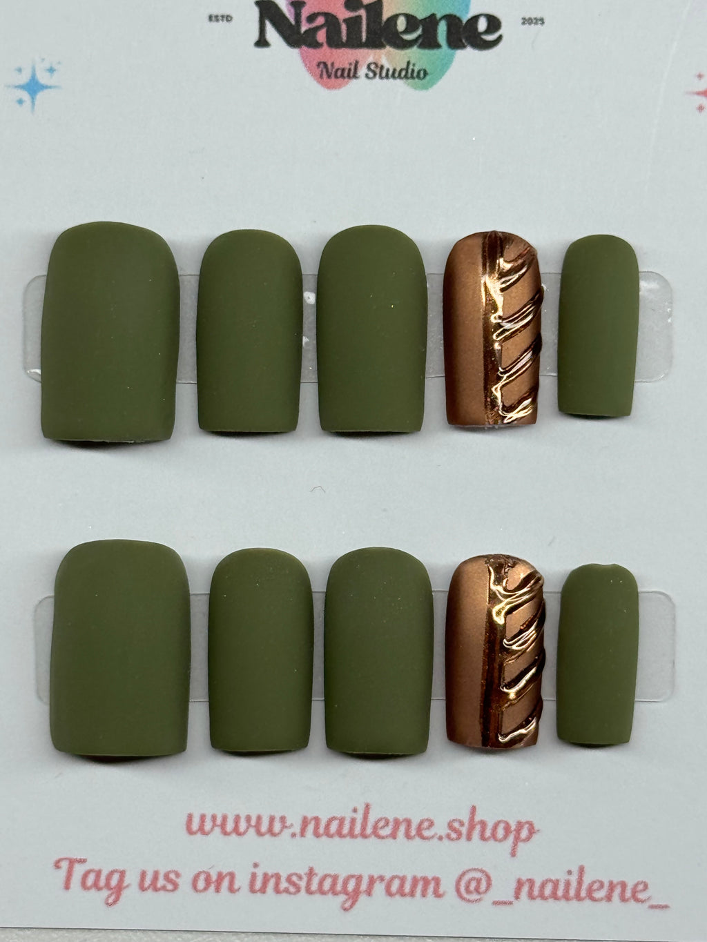 Set of matte green nail set
